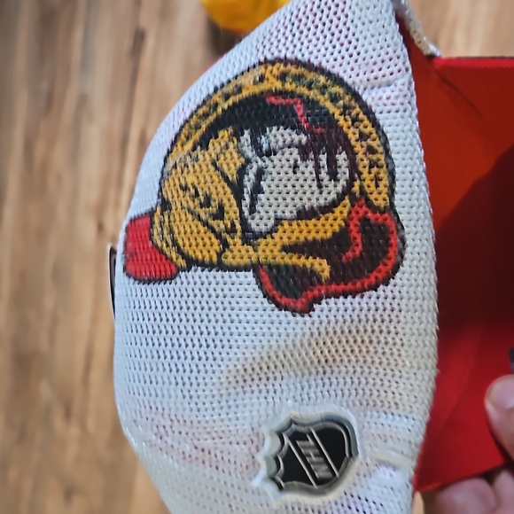 Nhl nwt Ottawa senators authentic cap - Picture 2 of 5